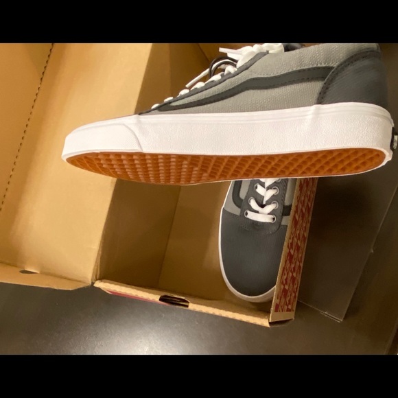 Vans - Picture 2 of 3